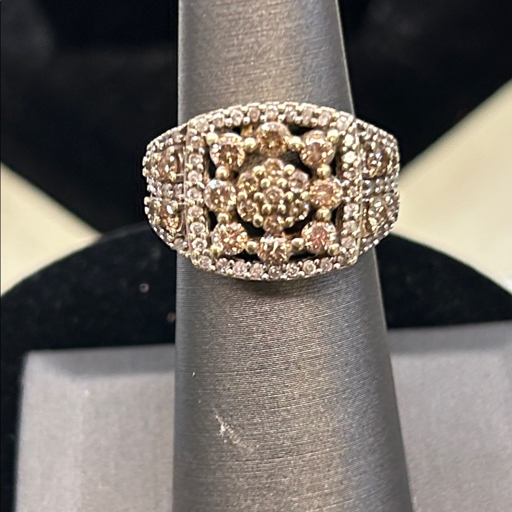 420926 10k wg/yg white and champagne diamond ring